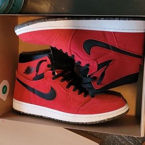 SOLD Jordan 1 Zoom Varsity Red size 11